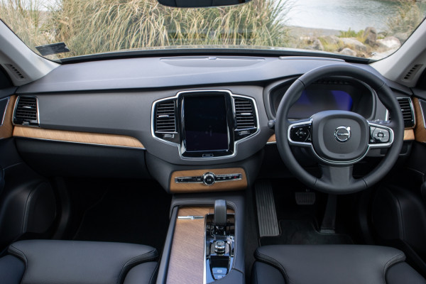 2024 Volvo XC90 B5 AWD PLUS SUV Image 3