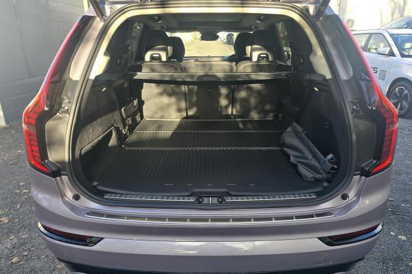 2026 Volvo XC90 L Series Ultra B5 Dark SUV Image 8