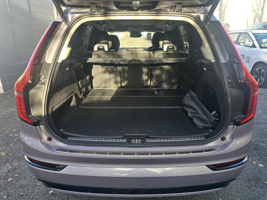 2026 Volvo XC90 L Series Ultra B5 Dark SUV Image 8