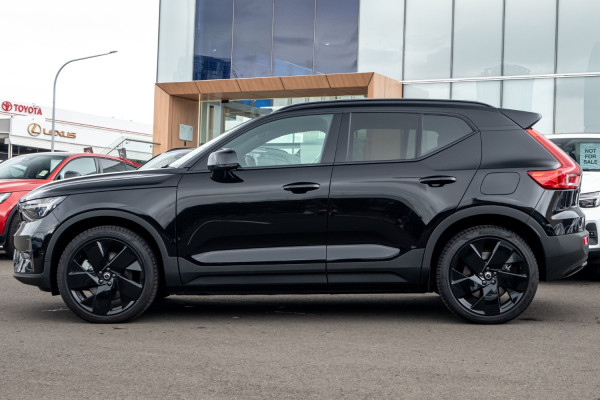 2025 Volvo EX40 No Series Black Edition SUV Image 3
