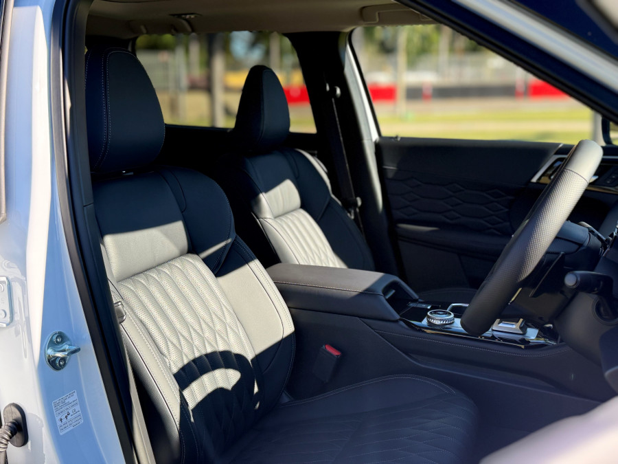 2025 Mitsubishi Outlander ZM Exceed SUV Image 9