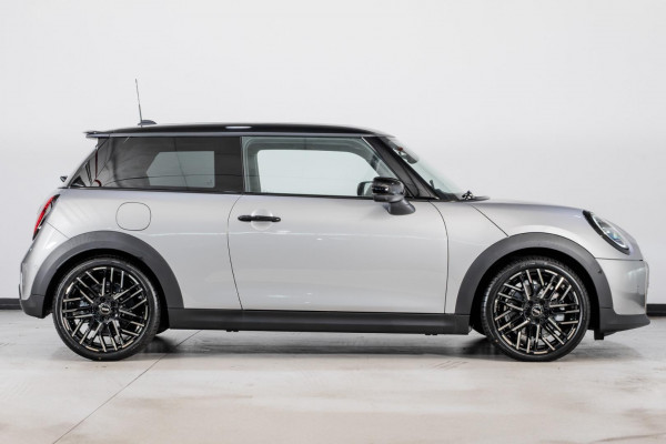 2025 MINI Cooper F65 S Favoured Hatch image 5