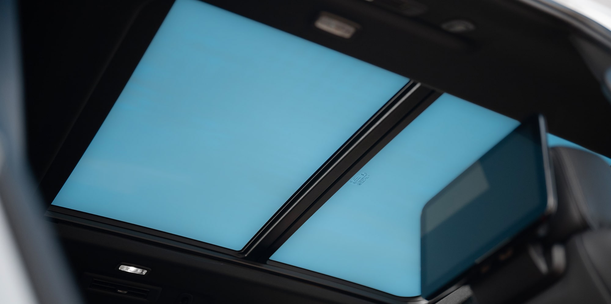 PANORAMIC POWER SUNROOF Image