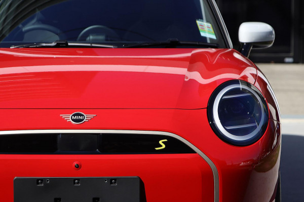 2026 MINI Cooper J01 SE Favoured Hatch
