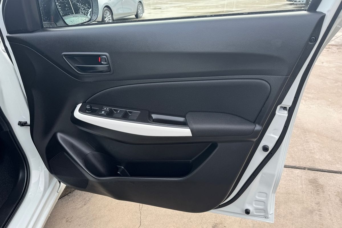2023 Suzuki Swift AZ Series II GL Hatch Image 5