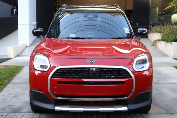 2026 MINI Countryman U25 C Favoured SUV image 3