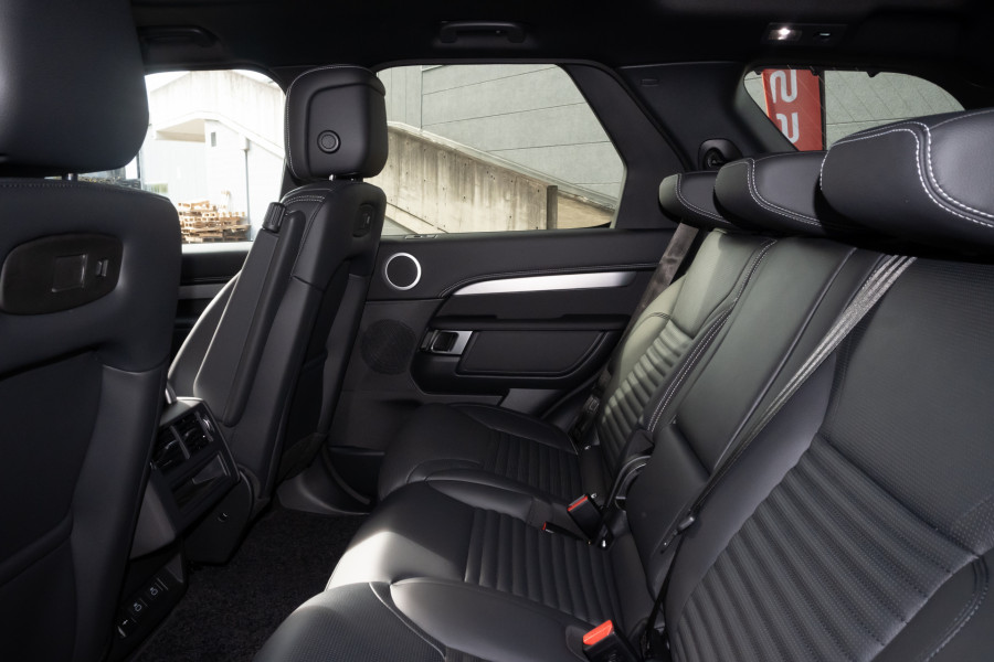 2026 Land Rover Discovery Series 5 D350 Dynamic SE SUV