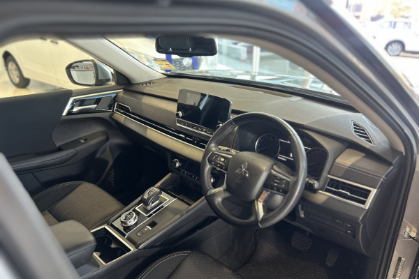 2023 Mitsubishi Outlander ZM LS SUV Image 7