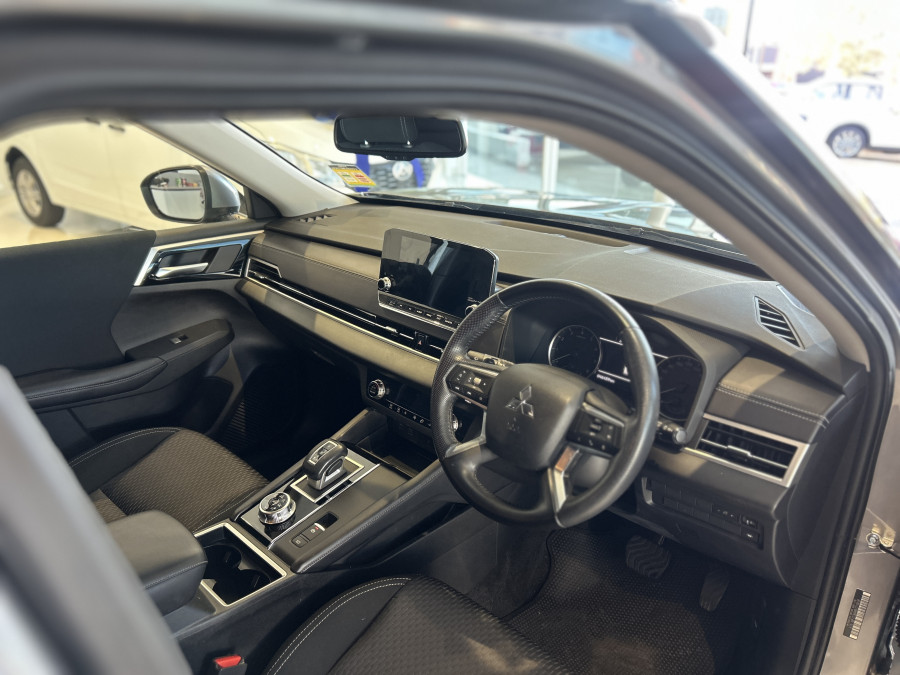 2023 Mitsubishi Outlander ZM LS SUV Image 7