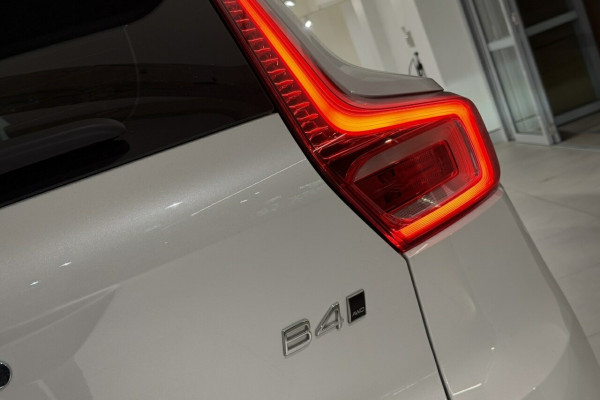 2024 Volvo XC40 XZ Ultimate B4 Bright SUV Image 8