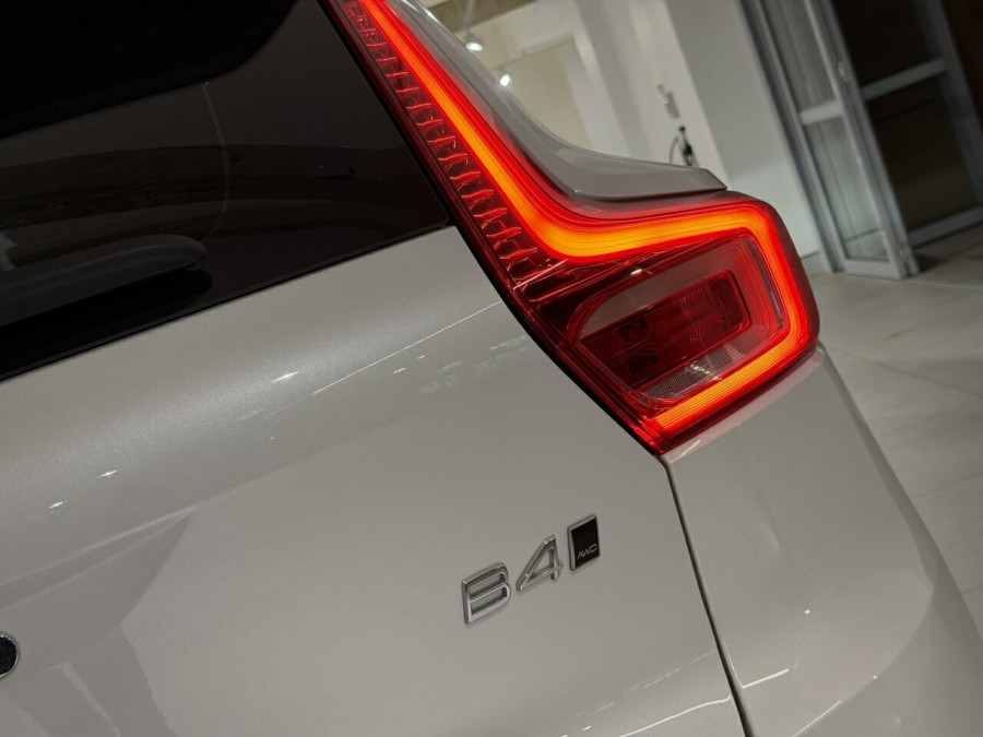 2024 Volvo XC40 XZ Ultimate B4 Bright SUV Image 8