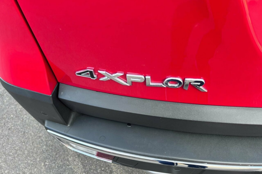 2023 Mahindra Scorpio  Z8 SUV Image 23