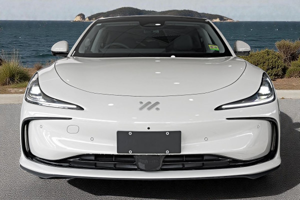 2025 MG IM5 P12L Premium Hatch Image 4