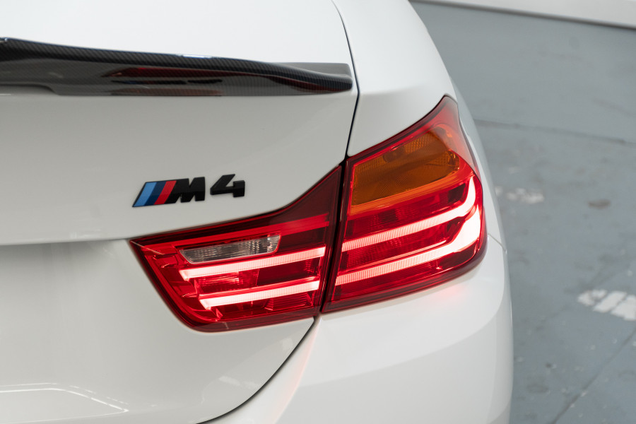 2016 BMW M4 Coupe Image 11