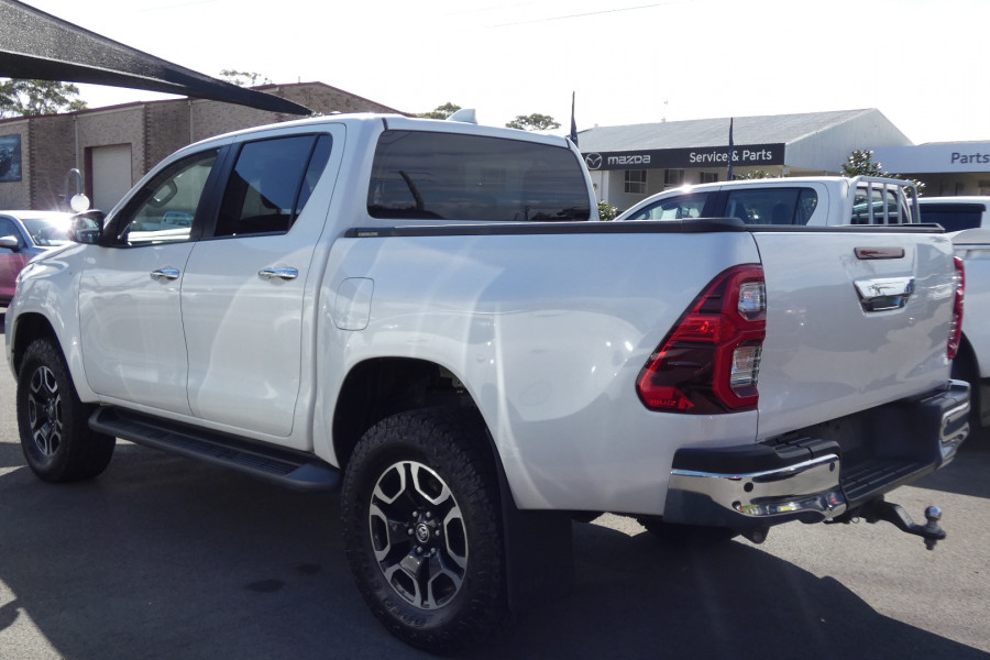 2021 Toyota HiLux GUN126R SR5 + PREMIUM INTERIOR 4X4 Ute Image 9