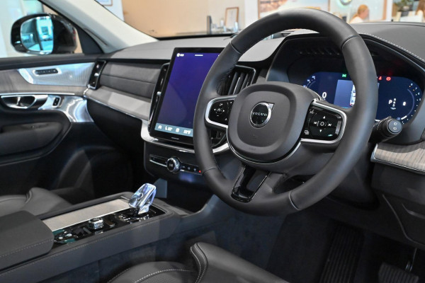 2026 Volvo XC90 L Series Ultra B5 Dark SUV Image 6