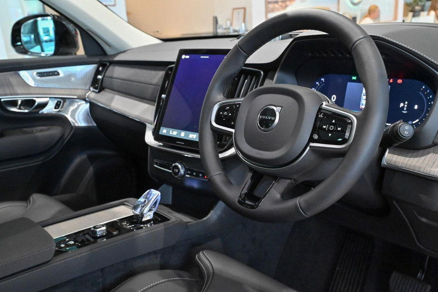 2026 Volvo XC90 L Series Ultra B5 Dark SUV Image 6