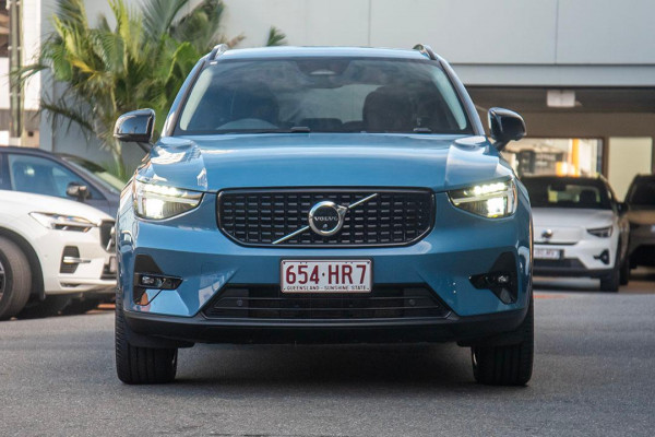 2023 Volvo XC40 XZ Ultimate B5 Dark SUV Image 4
