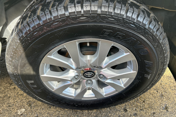 2016 Toyota LandCruiser VDJ200R Sahara SUV Image 19