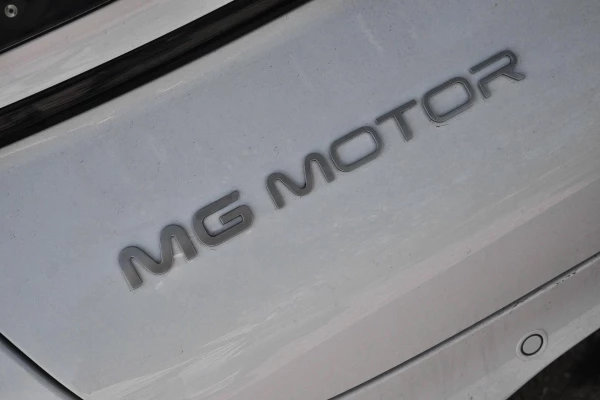 2026 MY25 MG IM5 P12L Performance Hatch Image 9
