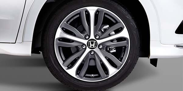<img src="18" Alloy wheel - two tone