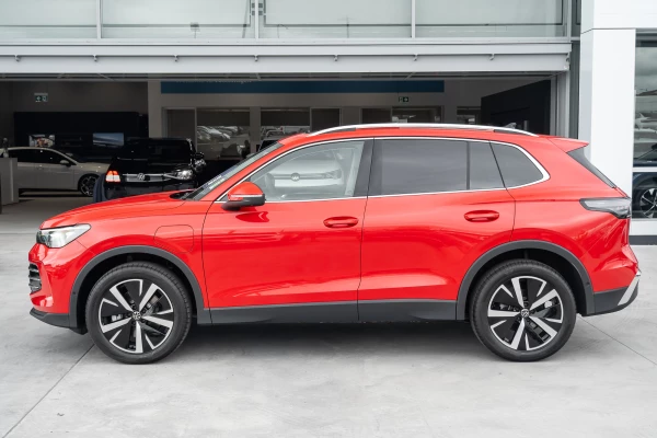 2026 Volkswagen Tiguan CT 150TSI eHybrid Elegance SUV Image 3