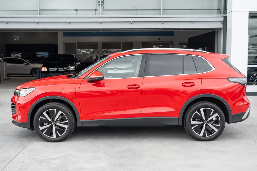 2026 Volkswagen Tiguan CT 150TSI eHybrid Elegance SUV Image 3