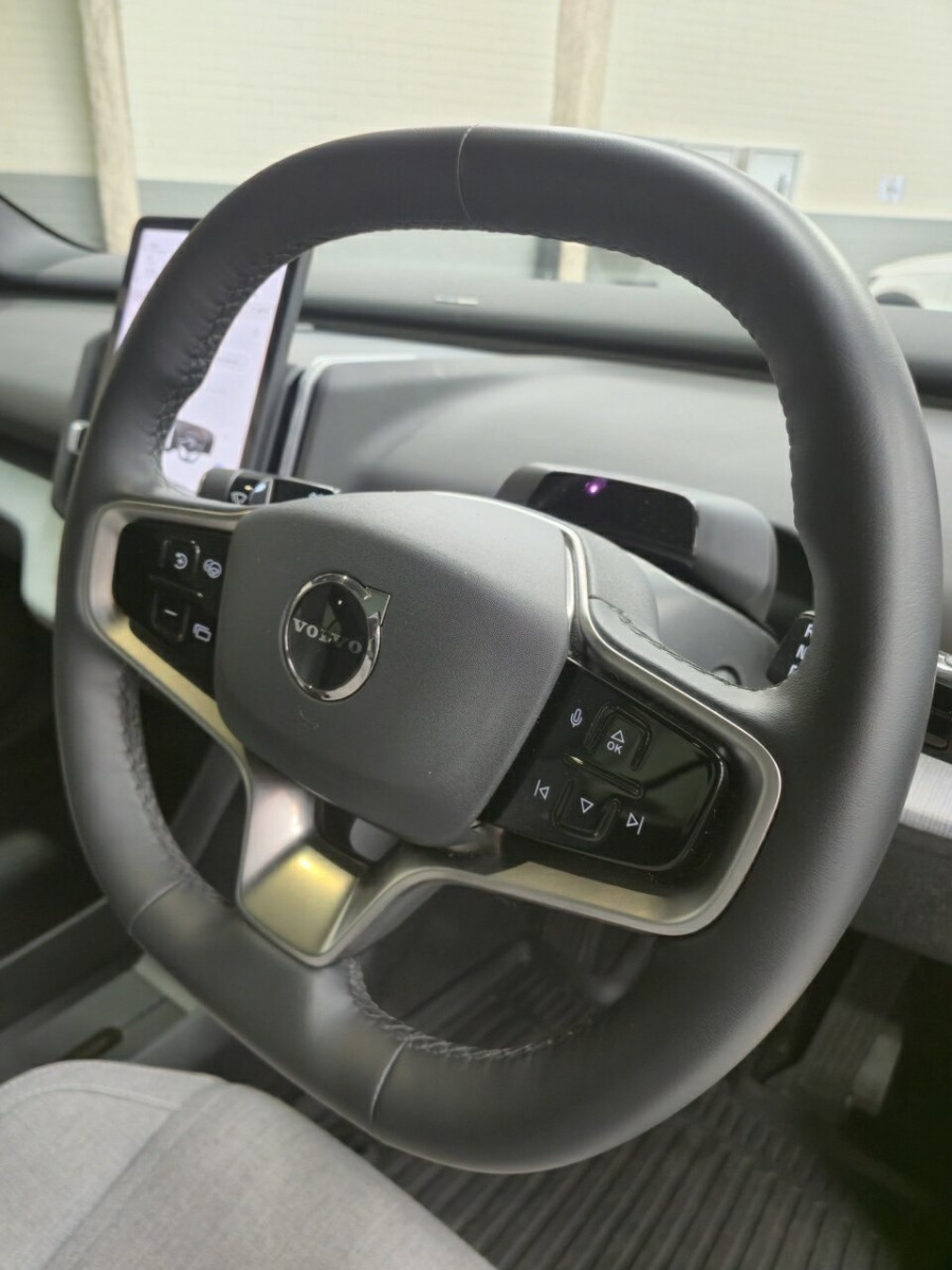 2025 Volvo EX30  Twin Motor Performance Ultra SUV Image 11