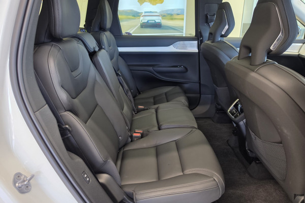 2026 Volvo EX90  Ultra Twin Motor Performance SUV Image 17