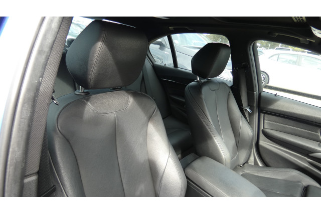 2016 BMW 330i F30 LCI LUXURY LINE Sedan Image 14