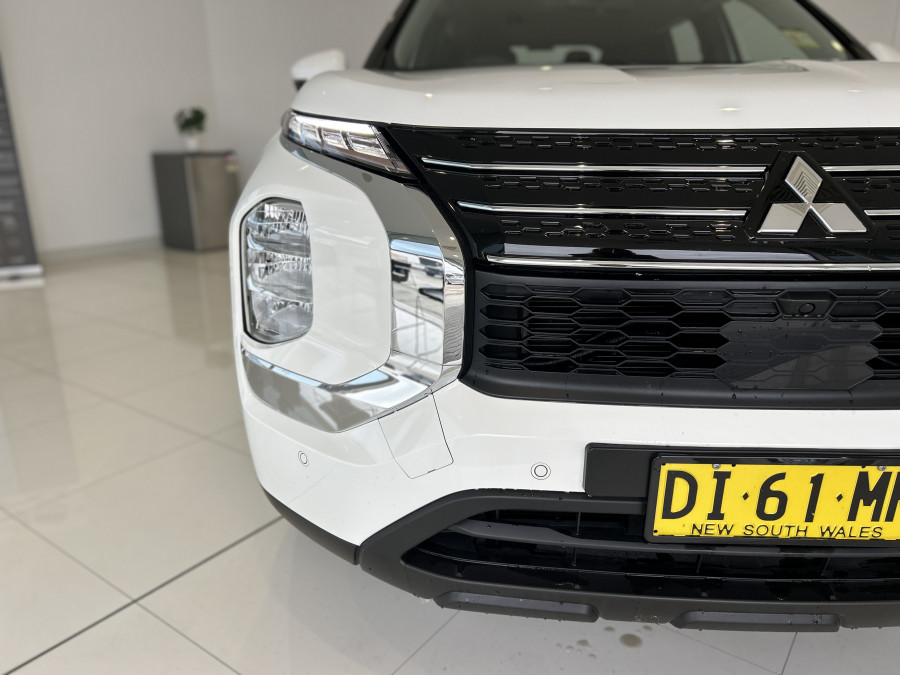 2023 MY24 Mitsubishi Outlander ZM ES SUV Image 3