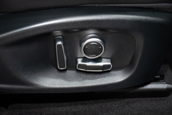 2019 Jaguar F-PACE 25t R-Sport SUV image 16