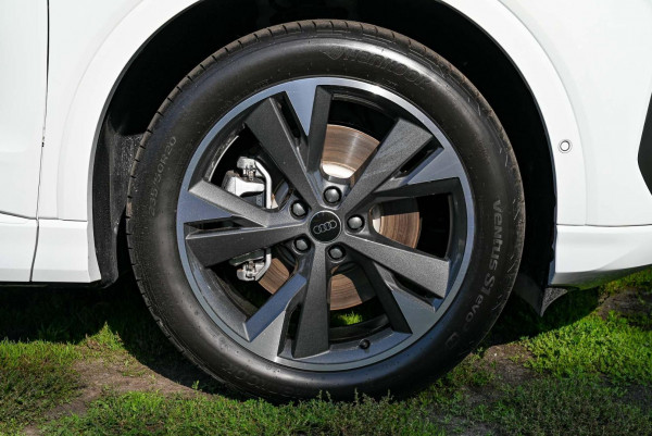 2025 MY26 Audi Q4 e-tron F4 45 SUV image 24
