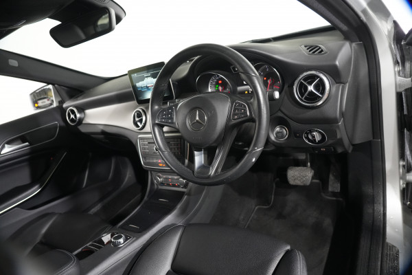 2017 Mercedes-Benz GLA-Class 180 SUV Image 11