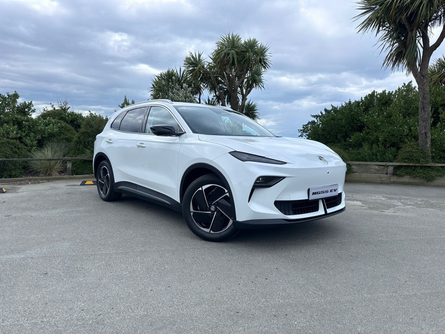 2026 MY25 MG MGS5 EV ZS3EM Essence 62 SUV Image 1
