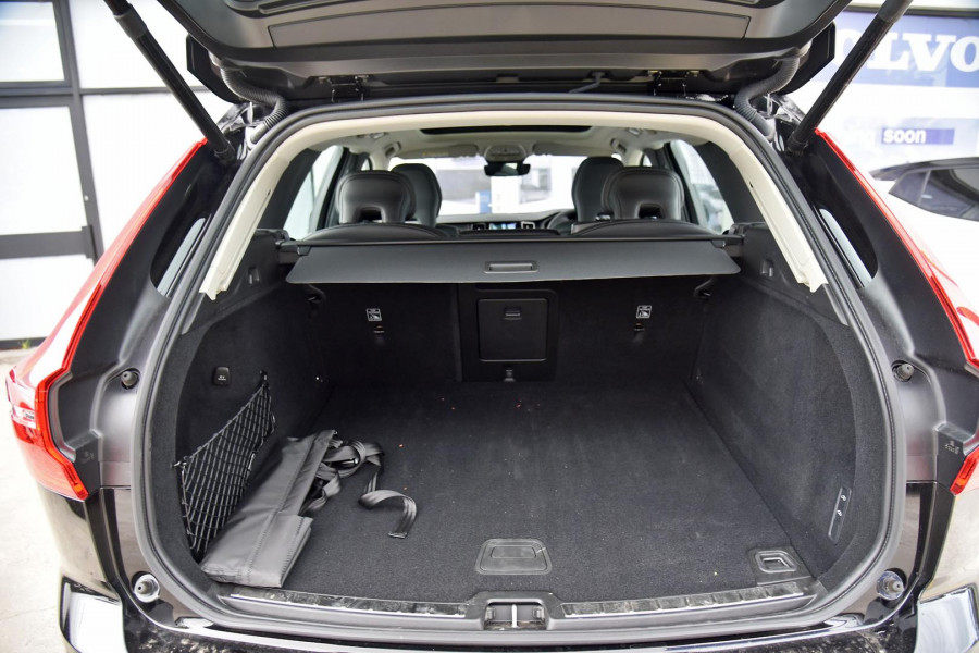 2023 Volvo XC60  Ultimate B5 Bright SUV Image 26