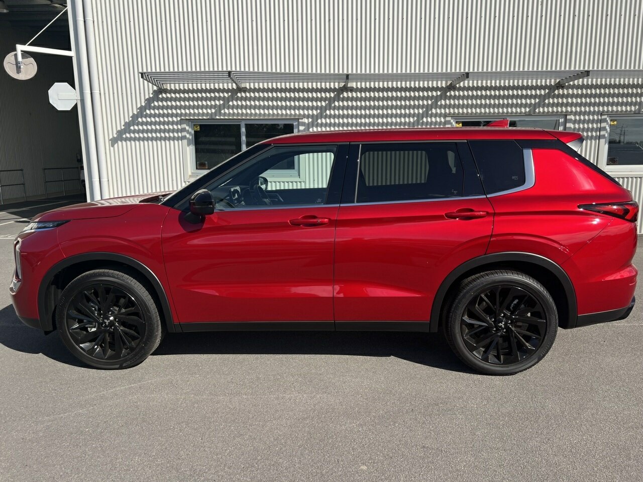 2024 Mitsubishi Outlander ZM Black Edition SUV Image 9