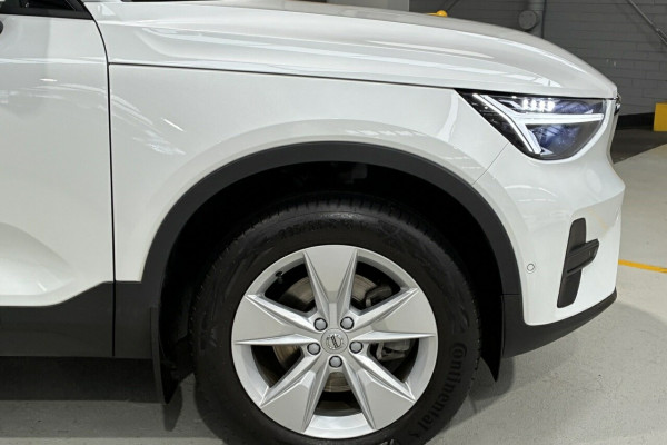 2025 Volvo XC40 XZ Plus B4 SUV Image 4