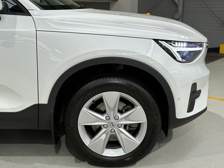 2025 Volvo XC40 XZ Plus B4 SUV Image 4