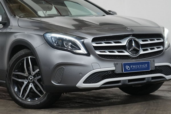 2018 Mercedes-Benz GLA-Class 180 SUV Image 2
