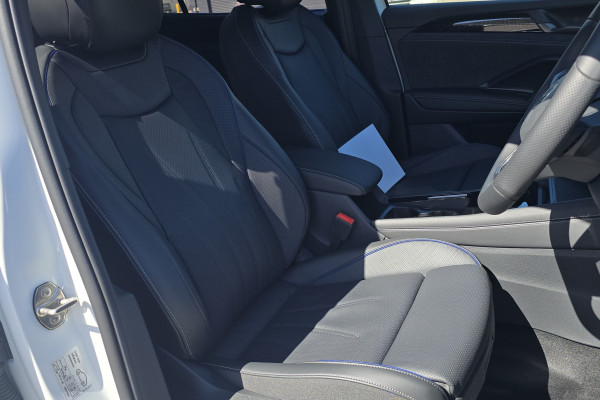 2025 MY26 Volkswagen Tayron R4 195TSI R-Line SUV Image 14