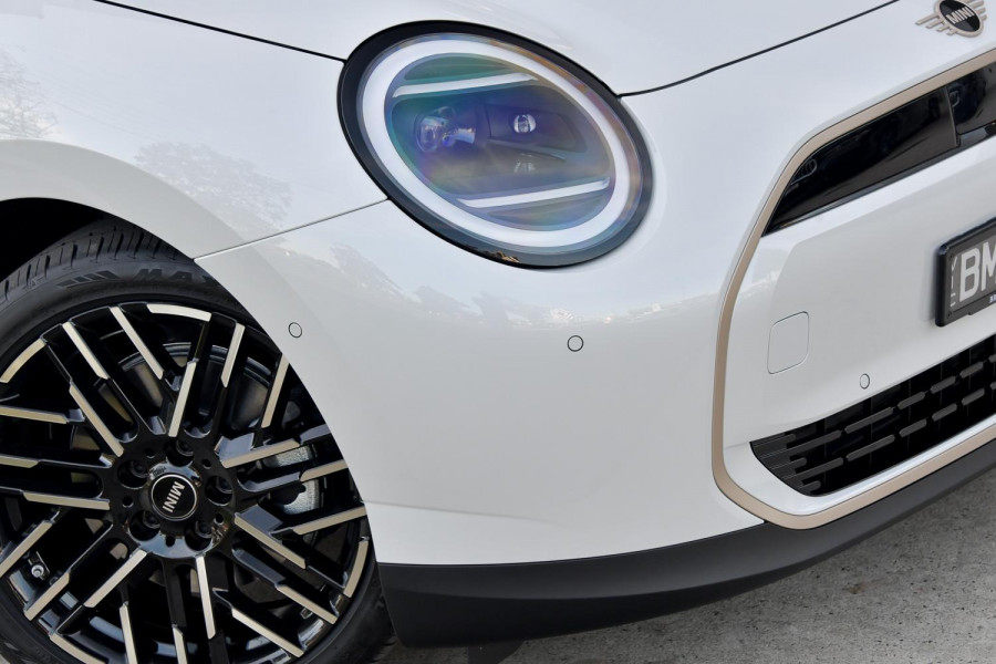 2026 MINI Cooper J01 SE Favoured Hatch