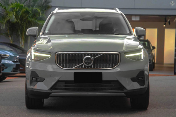 2024 MY25 Volvo XC40  Ultra B4 Bright SUV Image 2