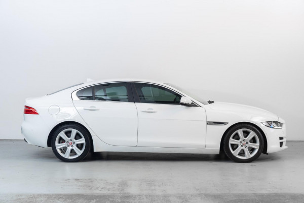 2015 MY16 Jaguar XE X760 20t Prestige Sedan image 3