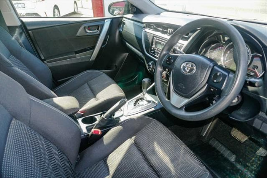2013 Toyota Corolla ZRE182R Ascent Hatchback Image 10