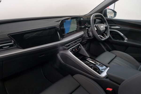2026 Audi Q5 e-hybrid 270kW SUV image 8