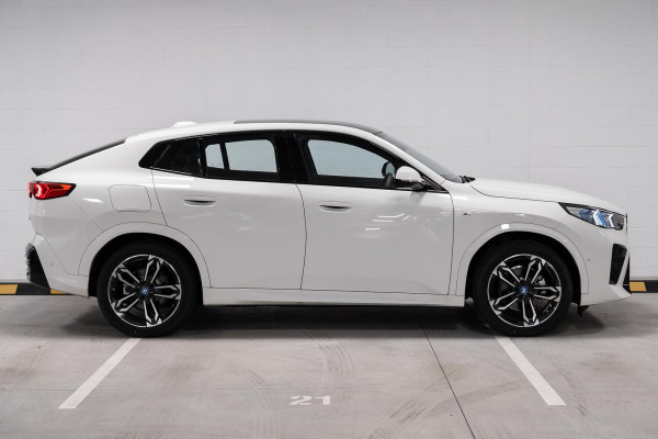 2024 BMW iX2 U10 eDrive20 M Sport SUV image 5