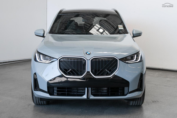2026 BMW X3 G45 30e xDrive SUV image 3