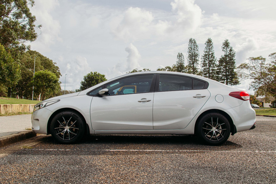 2016 MY17 Kia Cerato YD S Hatch Image 8