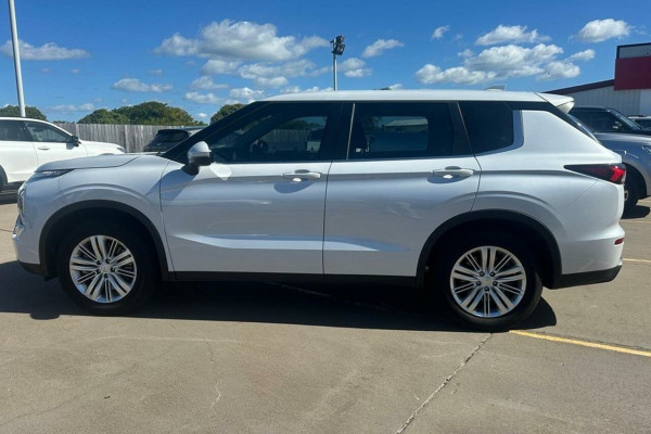 2022 MY23 Mitsubishi Outlander ZM ES SUV Image 9